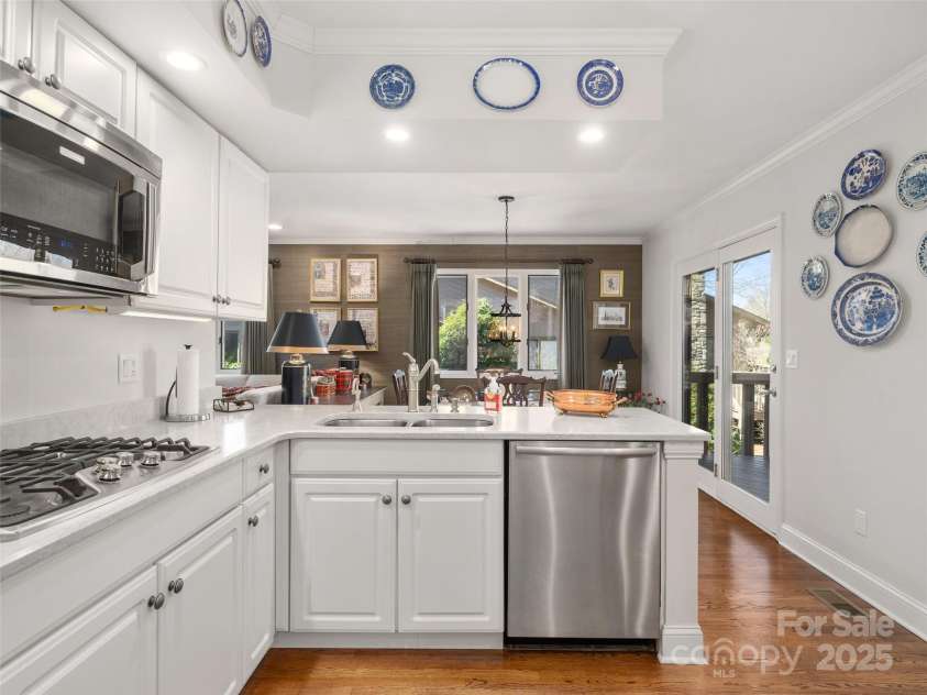 12 Clubside Drive, Asheville, NC 28804.  MLS# CAR4238452, YatesRealty ID 3031. 