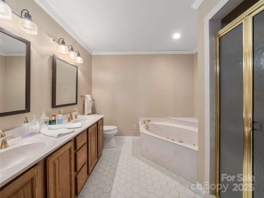 12 Clubside Drive, Asheville, NC 28804.  MLS# CAR4238452, YatesRealty ID 3031. 