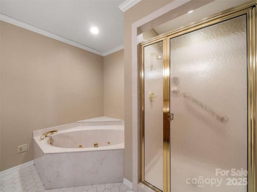 12 Clubside Drive, Asheville, NC 28804.  MLS# CAR4238452, YatesRealty ID 3031. 