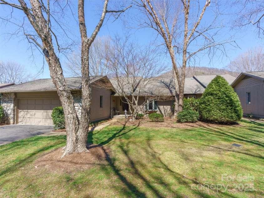 12 Clubside Drive, Asheville, NC 28804.  MLS# CAR4238452, YatesRealty ID 3031. 