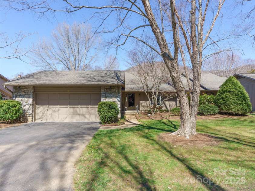 12 Clubside Drive, Asheville, NC 28804.  MLS# CAR4238452, YatesRealty ID 3031. 