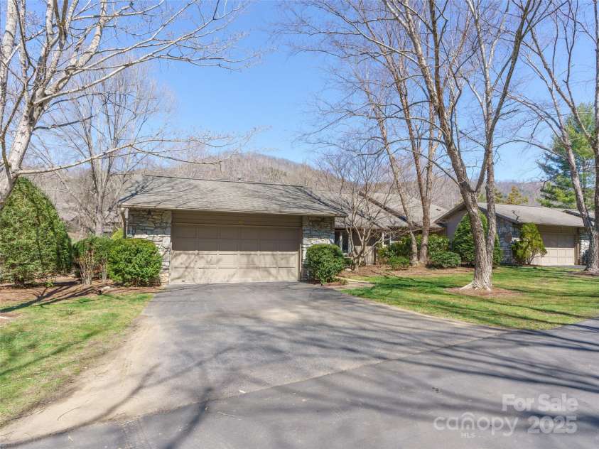 12 Clubside Drive, Asheville, NC 28804.  MLS# CAR4238452, YatesRealty ID 3031. 