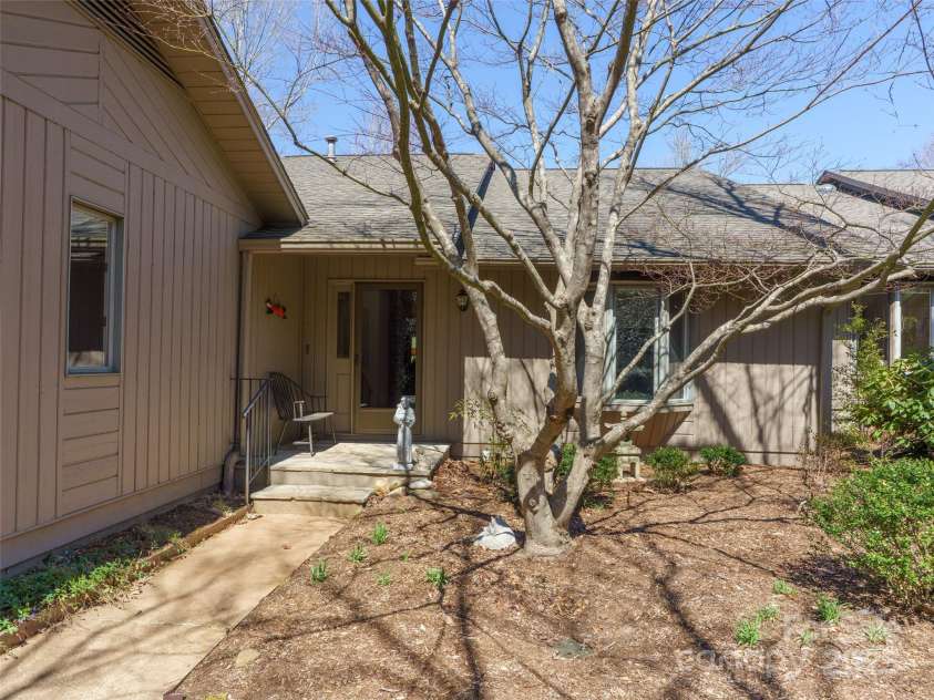 12 Clubside Drive, Asheville, NC 28804.  MLS# CAR4238452, YatesRealty ID 3031. 