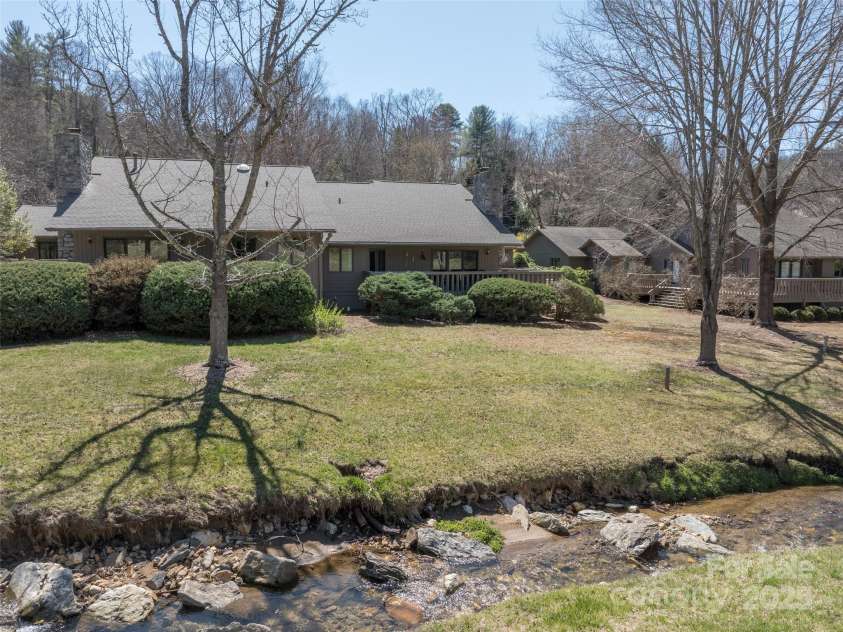 12 Clubside Drive, Asheville, NC 28804.  MLS# CAR4238452, YatesRealty ID 3031. 