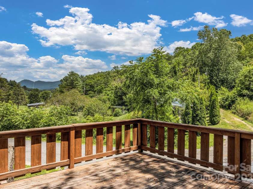48 Allen Drive, Waynesville, NC 28786.  MLS# CAR4278077, YatesRealty ID 30310. 