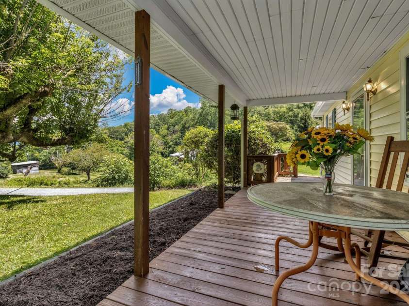 48 Allen Drive, Waynesville, NC 28786.  MLS# CAR4278077, YatesRealty ID 30310. 