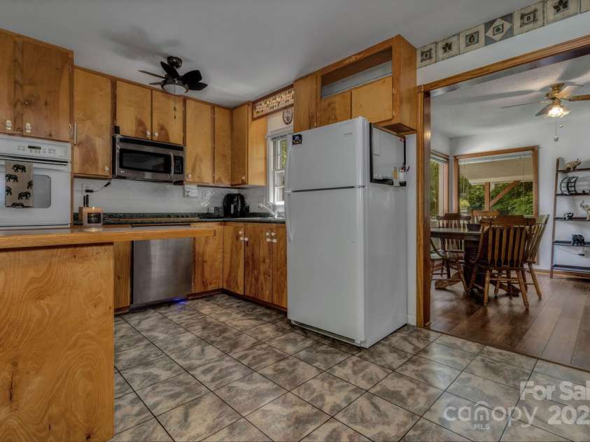 48 Allen Drive, Waynesville, NC 28786.  MLS# CAR4278077, YatesRealty ID 30310. 