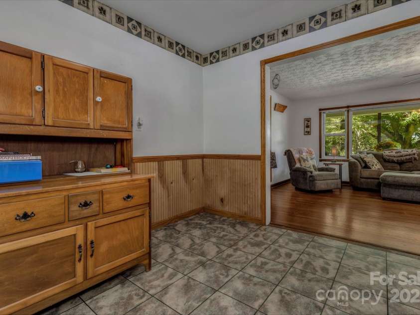 48 Allen Drive, Waynesville, NC 28786.  MLS# CAR4278077, YatesRealty ID 30310. 