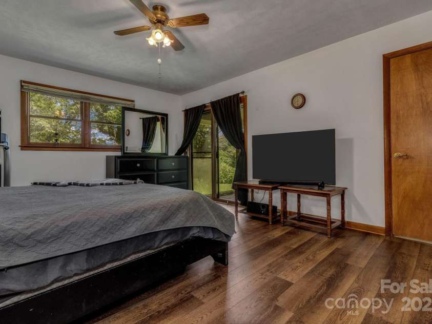 48 Allen Drive, Waynesville, NC 28786.  MLS# CAR4278077, YatesRealty ID 30310. 