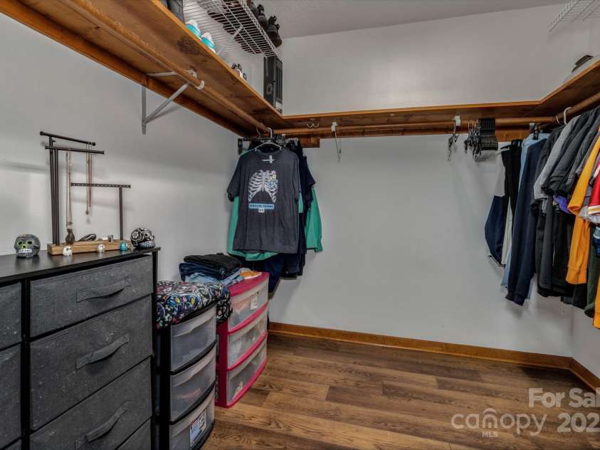 48 Allen Drive, Waynesville, NC 28786.  MLS# CAR4278077, YatesRealty ID 30310. 