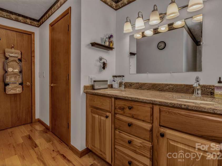 48 Allen Drive, Waynesville, NC 28786.  MLS# CAR4278077, YatesRealty ID 30310. 