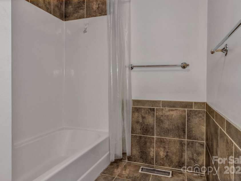 48 Allen Drive, Waynesville, NC 28786.  MLS# CAR4278077, YatesRealty ID 30310. 