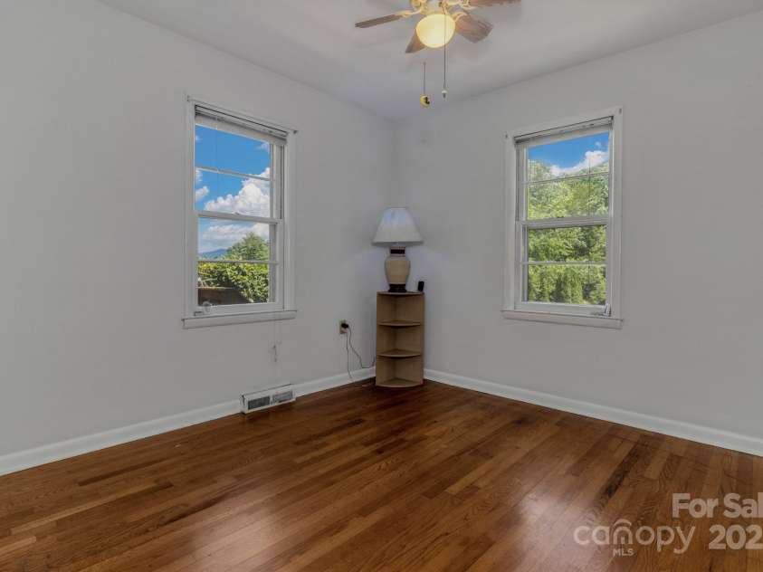 48 Allen Drive, Waynesville, NC 28786.  MLS# CAR4278077, YatesRealty ID 30310. 