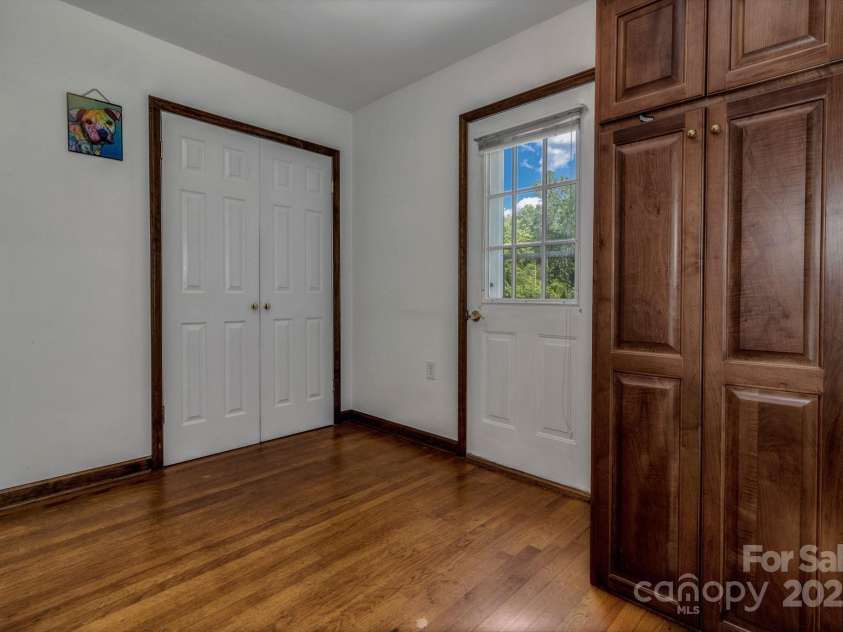 48 Allen Drive, Waynesville, NC 28786.  MLS# CAR4278077, YatesRealty ID 30310. 