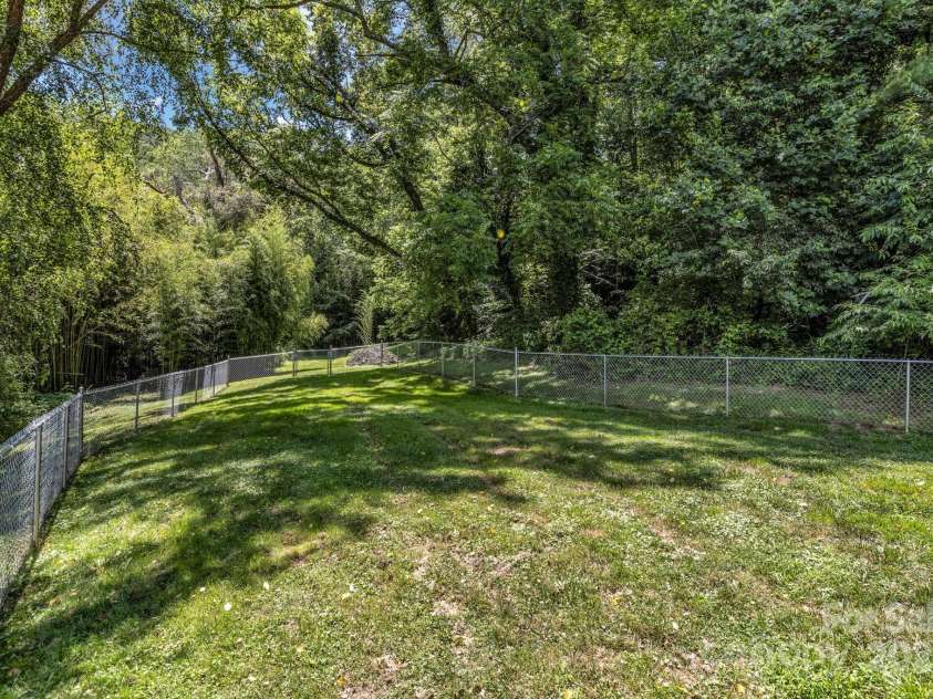 48 Allen Drive, Waynesville, NC 28786.  MLS# CAR4278077, YatesRealty ID 30310. 