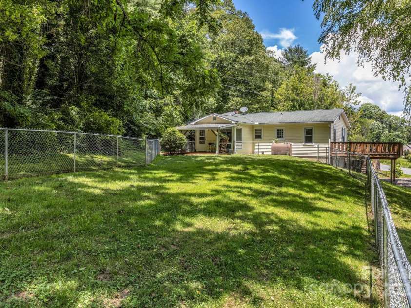 48 Allen Drive, Waynesville, NC 28786.  MLS# CAR4278077, YatesRealty ID 30310. 