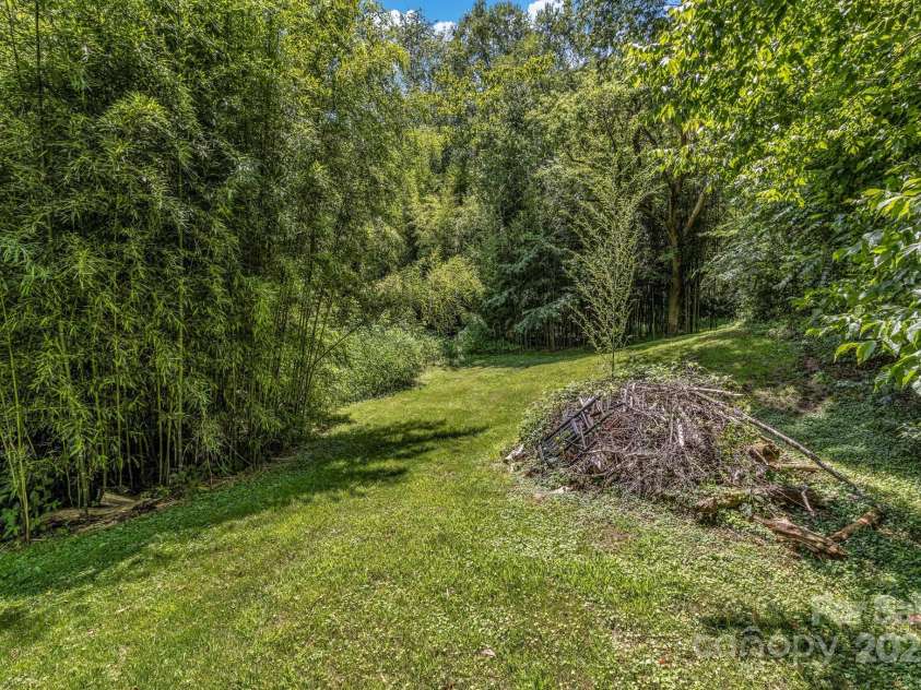 48 Allen Drive, Waynesville, NC 28786.  MLS# CAR4278077, YatesRealty ID 30310. 