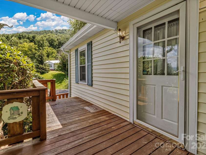 48 Allen Drive, Waynesville, NC 28786.  MLS# CAR4278077, YatesRealty ID 30310. 
