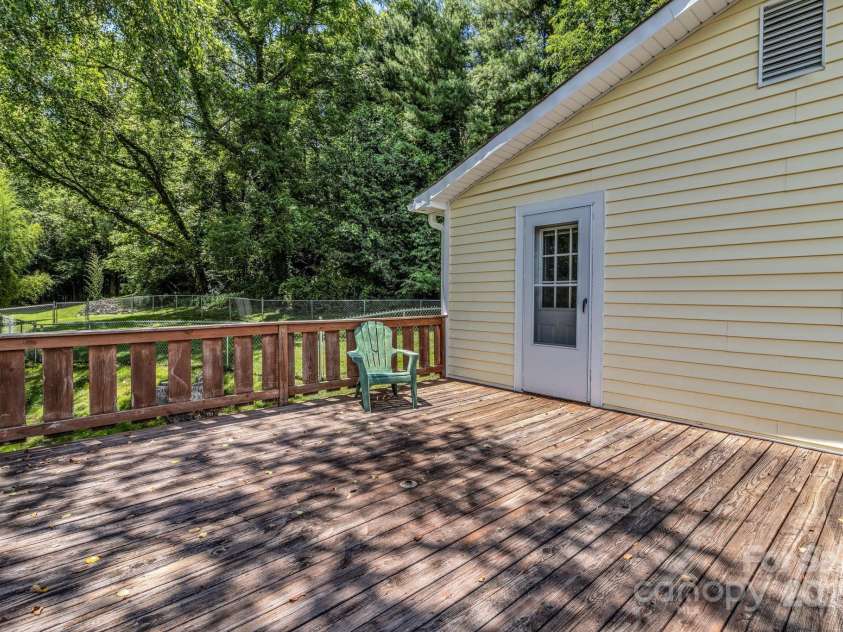 48 Allen Drive, Waynesville, NC 28786.  MLS# CAR4278077, YatesRealty ID 30310. 