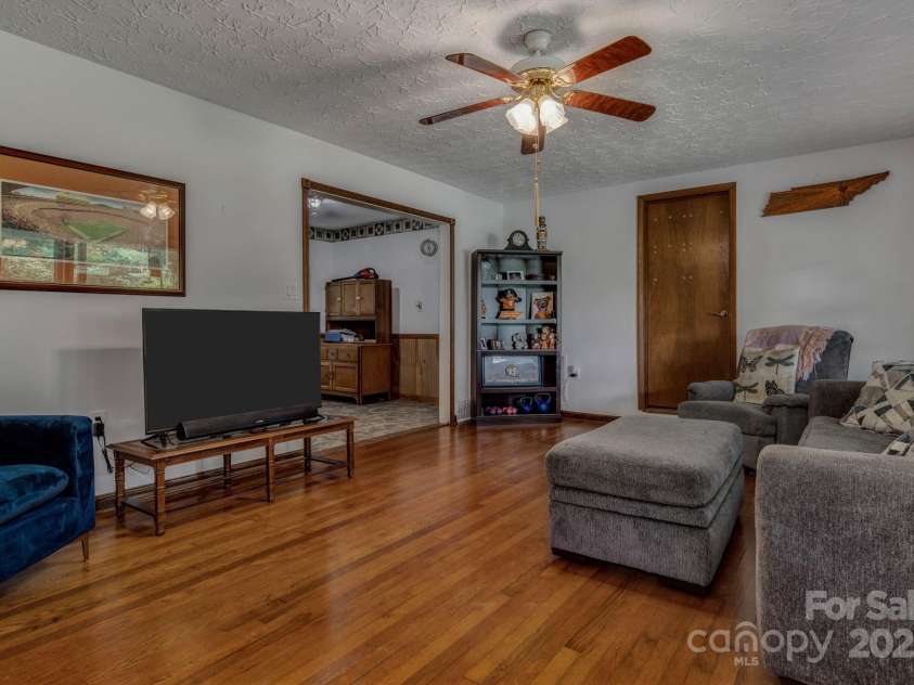 48 Allen Drive, Waynesville, NC 28786.  MLS# CAR4278077, YatesRealty ID 30310. 