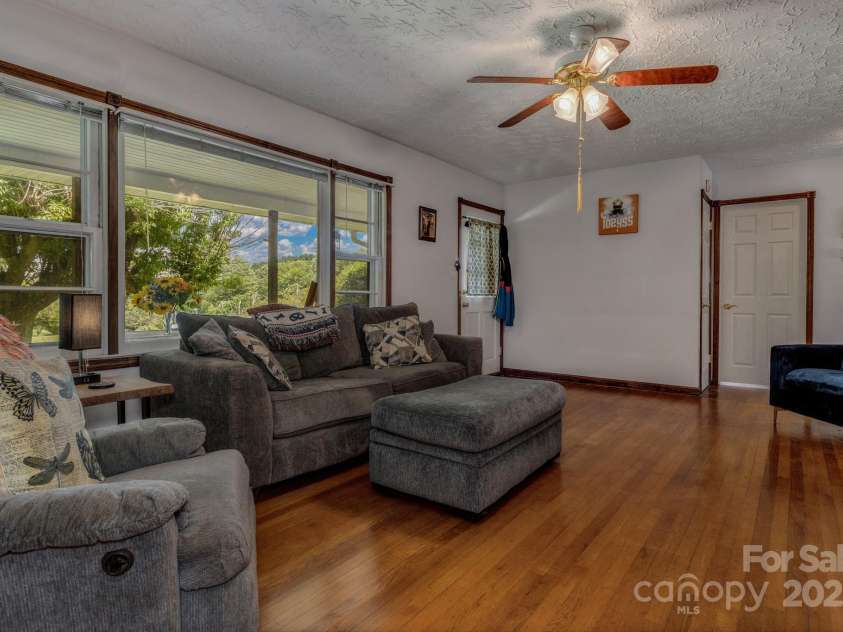 48 Allen Drive, Waynesville, NC 28786.  MLS# CAR4278077, YatesRealty ID 30310. 