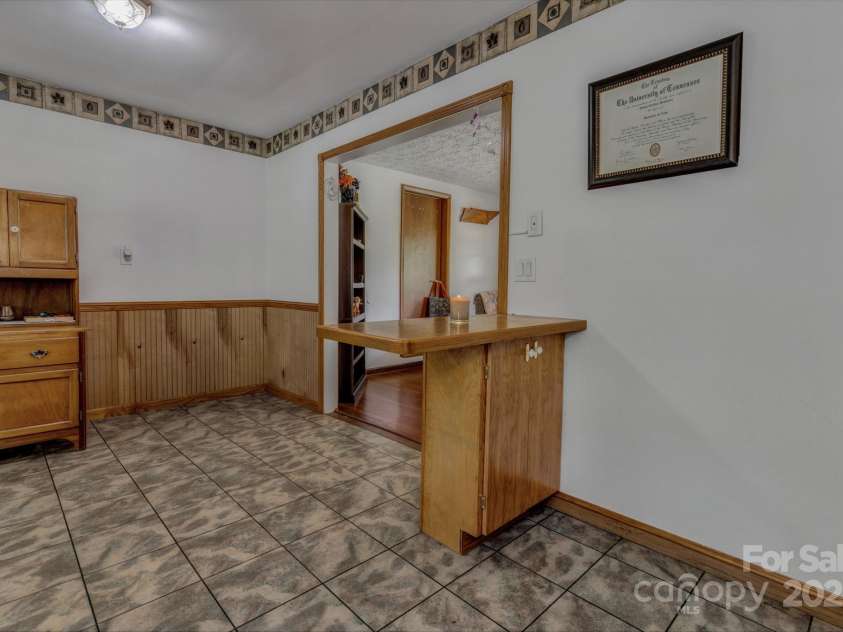 48 Allen Drive, Waynesville, NC 28786.  MLS# CAR4278077, YatesRealty ID 30310. 