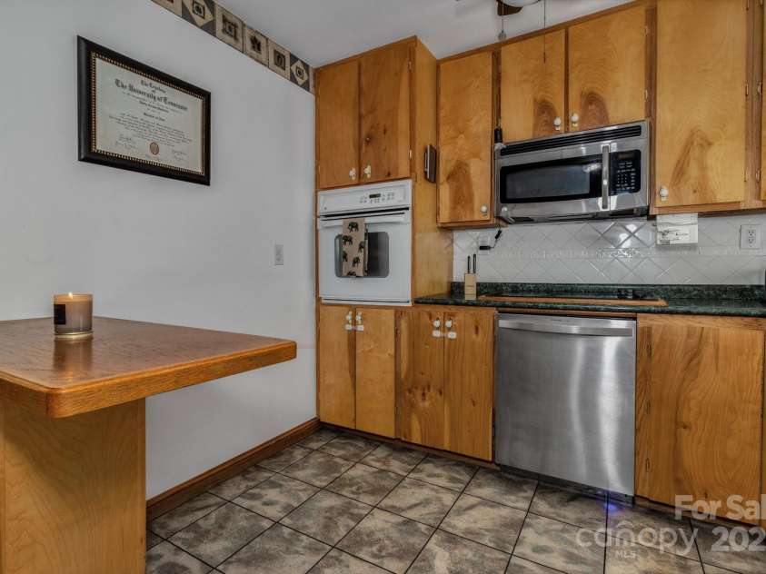 48 Allen Drive, Waynesville, NC 28786.  MLS# CAR4278077, YatesRealty ID 30310. 