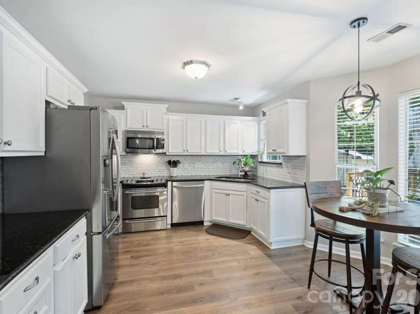 6000 Burnt Mill Run, Matthews, NC 28104.  MLS# CAR4389351, YatesRealty ID 30310. 