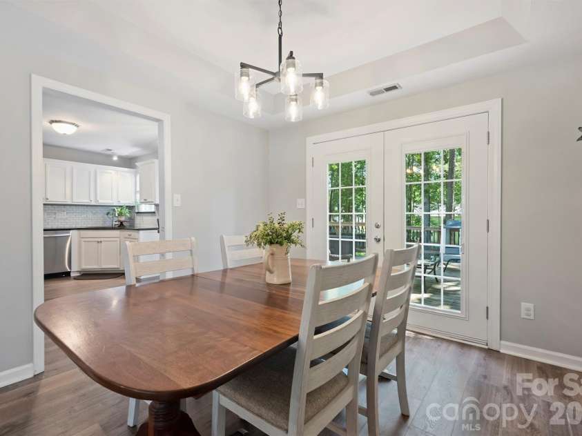 6000 Burnt Mill Run, Matthews, NC 28104.  MLS# CAR4389351, YatesRealty ID 30310. 
