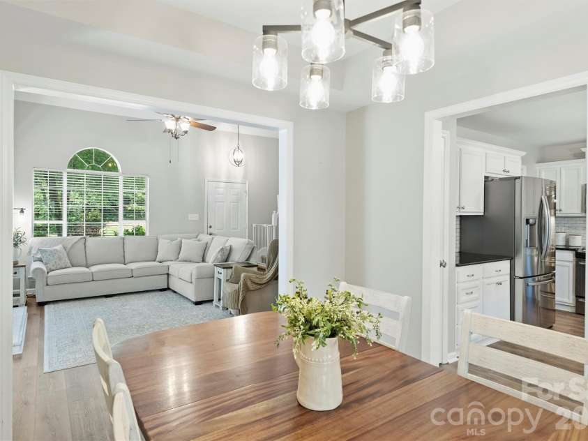 6000 Burnt Mill Run, Matthews, NC 28104.  MLS# CAR4389351, YatesRealty ID 30310. 