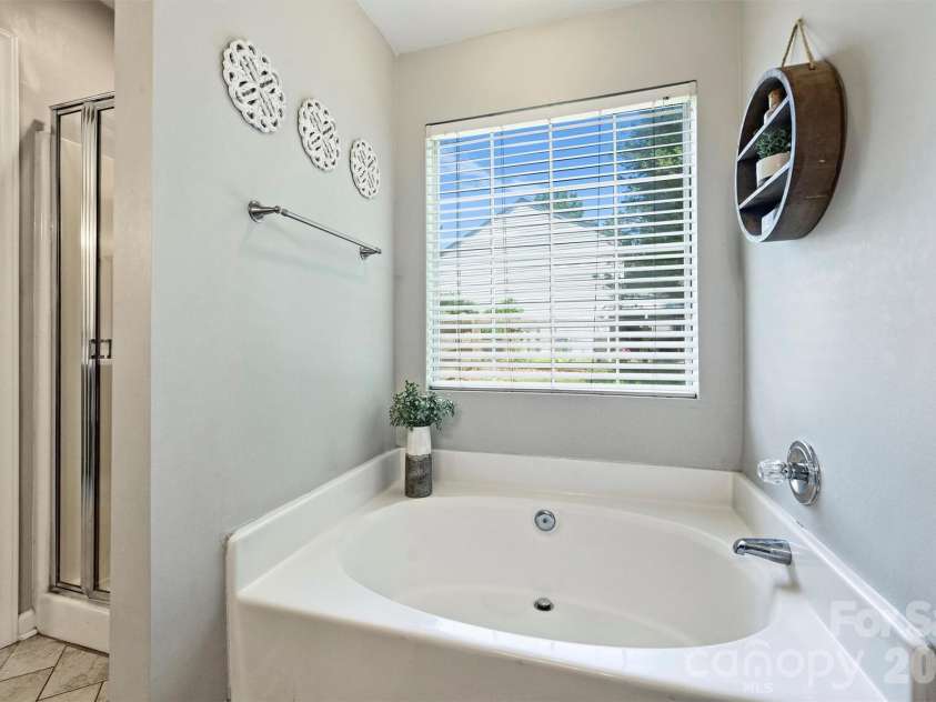 6000 Burnt Mill Run, Matthews, NC 28104.  MLS# CAR4389351, YatesRealty ID 30310. 