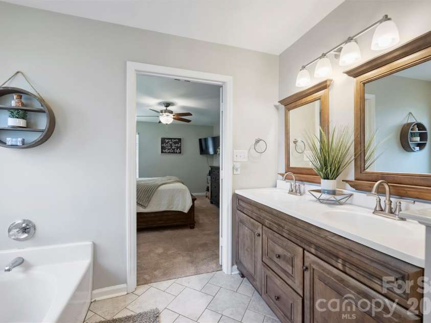 6000 Burnt Mill Run, Matthews, NC 28104.  MLS# CAR4389351, YatesRealty ID 30310. 