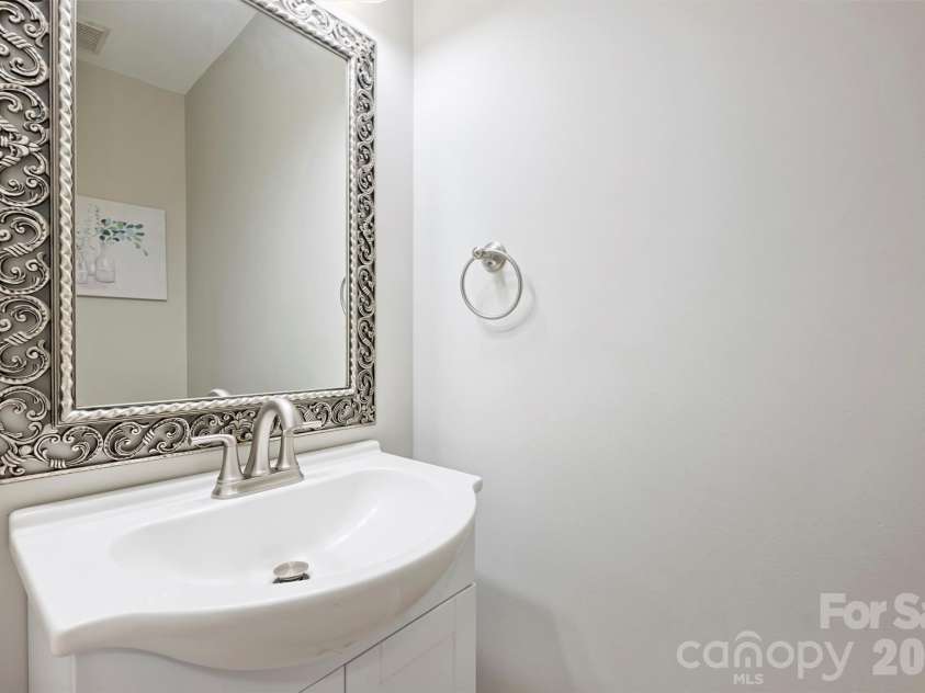 6000 Burnt Mill Run, Matthews, NC 28104.  MLS# CAR4389351, YatesRealty ID 30310. 