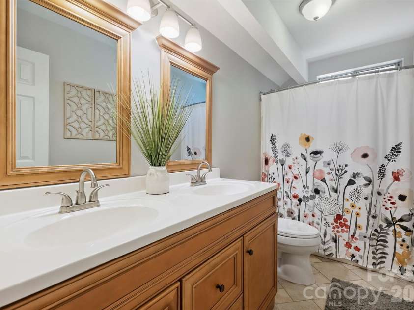 6000 Burnt Mill Run, Matthews, NC 28104.  MLS# CAR4389351, YatesRealty ID 30310. 