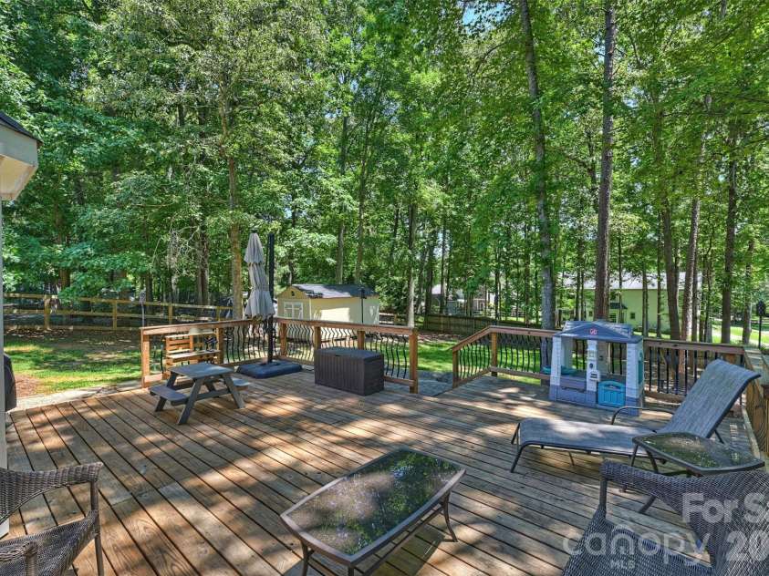6000 Burnt Mill Run, Matthews, NC 28104.  MLS# CAR4389351, YatesRealty ID 30310. 