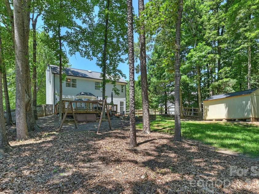 6000 Burnt Mill Run, Matthews, NC 28104.  MLS# CAR4389351, YatesRealty ID 30310. 