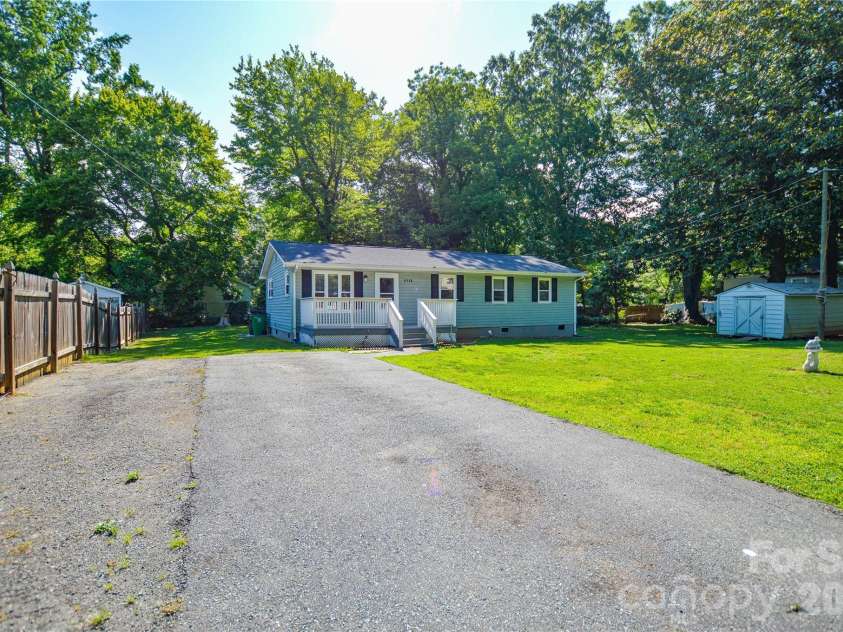 5514 Collins Street, Charlotte, NC 28269.  MLS# CAR4388555, YatesRealty ID 30311. 