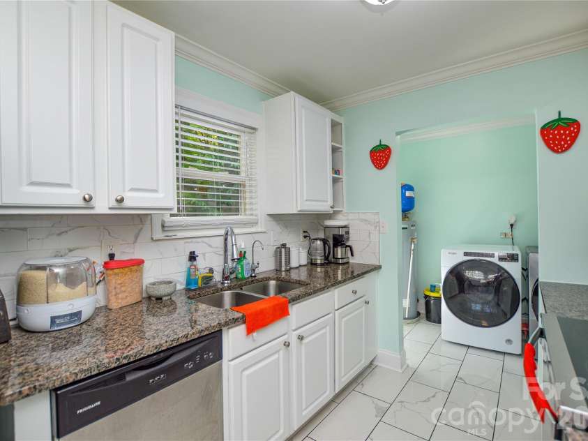5514 Collins Street, Charlotte, NC 28269.  MLS# CAR4388555, YatesRealty ID 30311. 