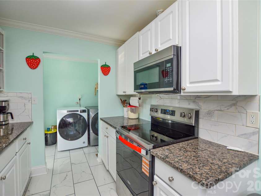 5514 Collins Street, Charlotte, NC 28269.  MLS# CAR4388555, YatesRealty ID 30311. 