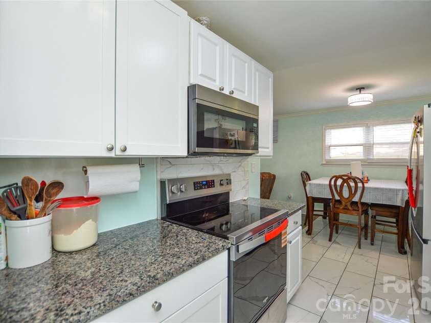 5514 Collins Street, Charlotte, NC 28269.  MLS# CAR4388555, YatesRealty ID 30311. 