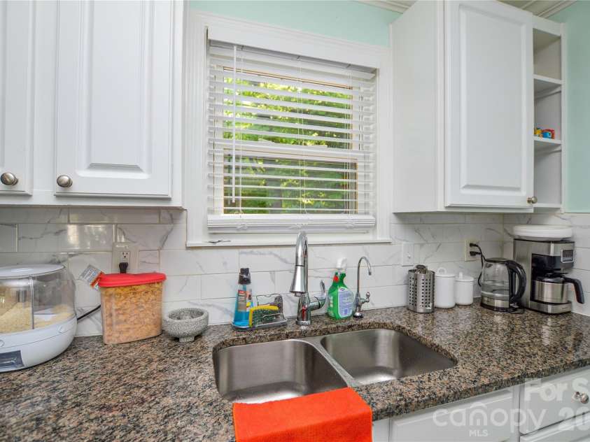 5514 Collins Street, Charlotte, NC 28269.  MLS# CAR4388555, YatesRealty ID 30311. 