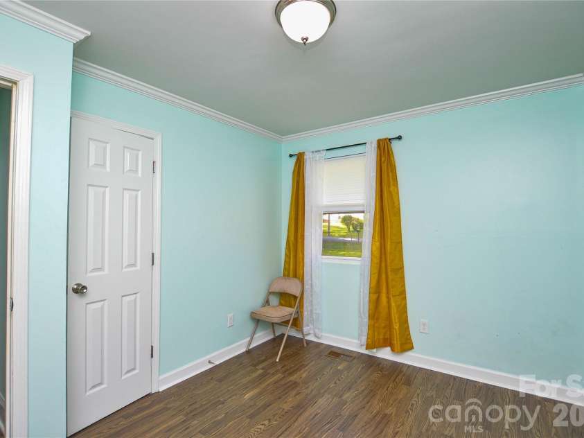 5514 Collins Street, Charlotte, NC 28269.  MLS# CAR4388555, YatesRealty ID 30311. 