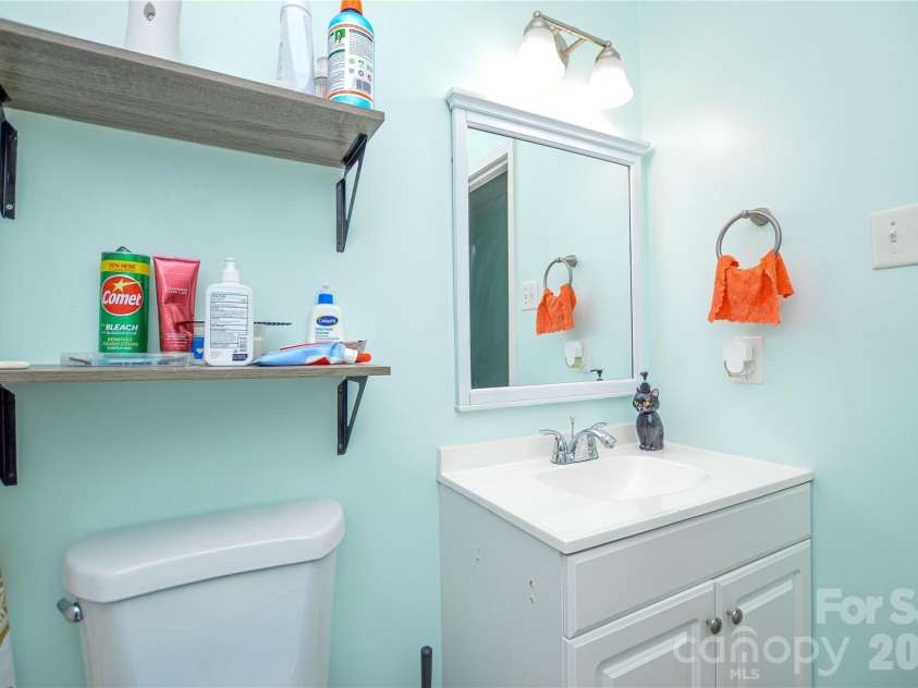 5514 Collins Street, Charlotte, NC 28269.  MLS# CAR4388555, YatesRealty ID 30311. 
