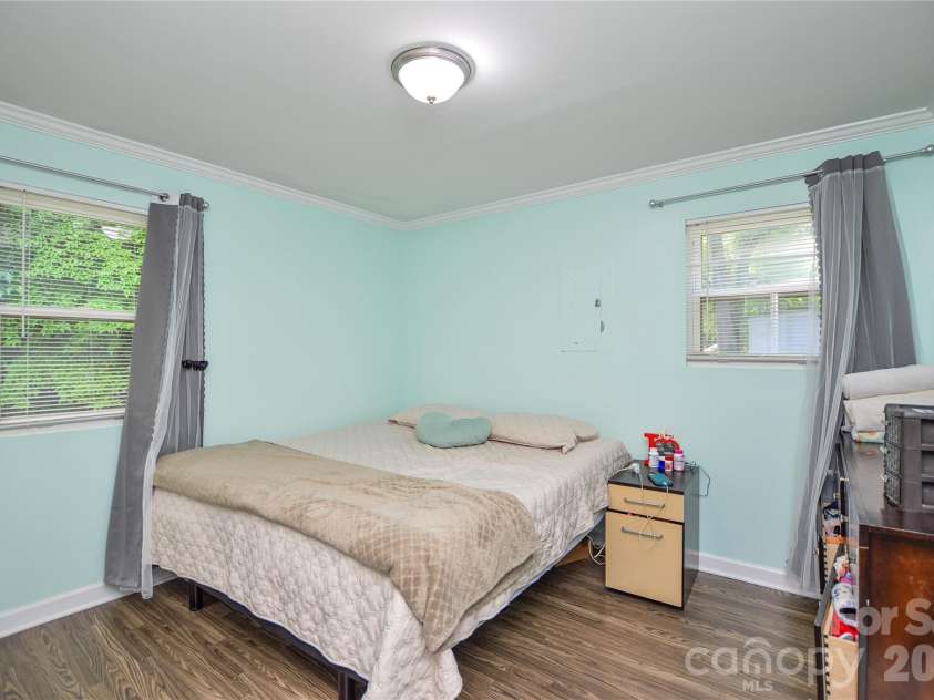 5514 Collins Street, Charlotte, NC 28269.  MLS# CAR4388555, YatesRealty ID 30311. 
