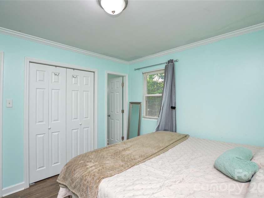 5514 Collins Street, Charlotte, NC 28269.  MLS# CAR4388555, YatesRealty ID 30311. 