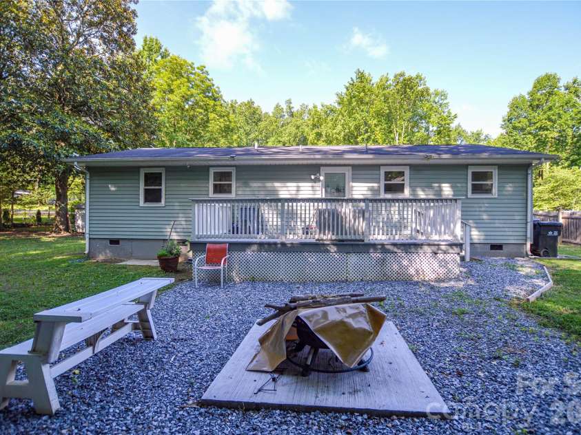 5514 Collins Street, Charlotte, NC 28269.  MLS# CAR4388555, YatesRealty ID 30311. 