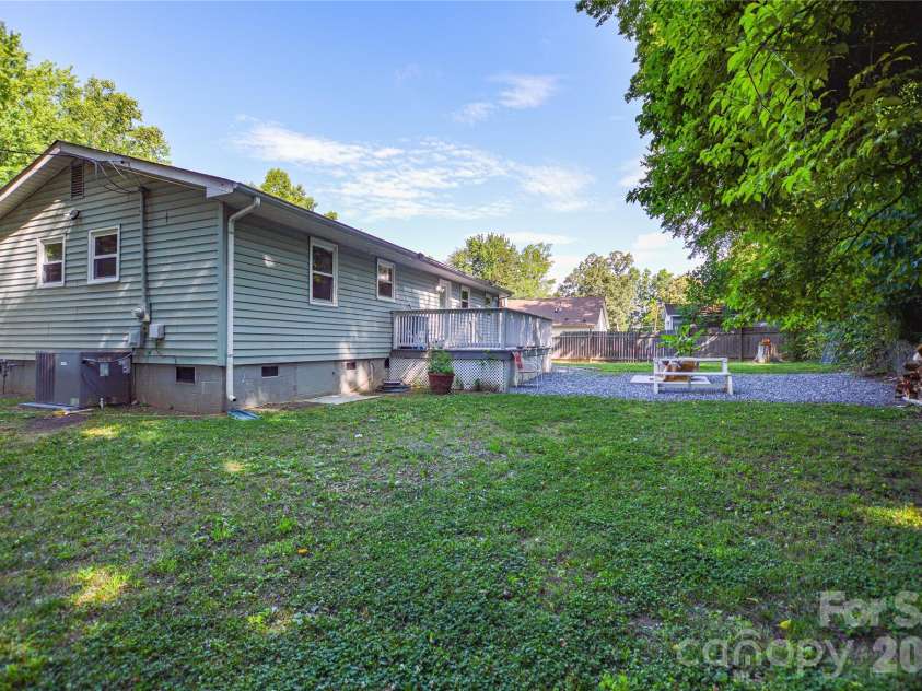 5514 Collins Street, Charlotte, NC 28269.  MLS# CAR4388555, YatesRealty ID 30311. 