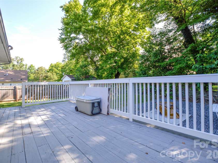 5514 Collins Street, Charlotte, NC 28269.  MLS# CAR4388555, YatesRealty ID 30311. 