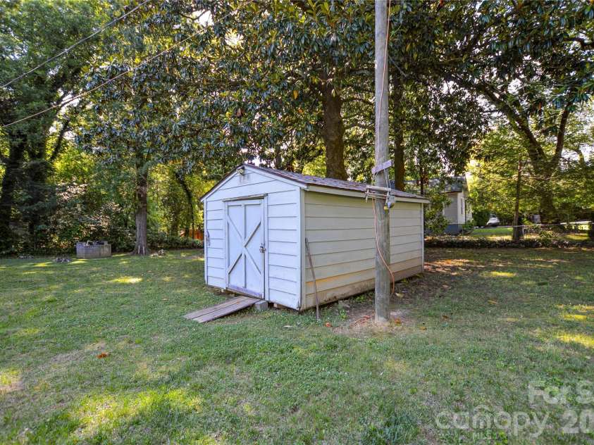 5514 Collins Street, Charlotte, NC 28269.  MLS# CAR4388555, YatesRealty ID 30311. 