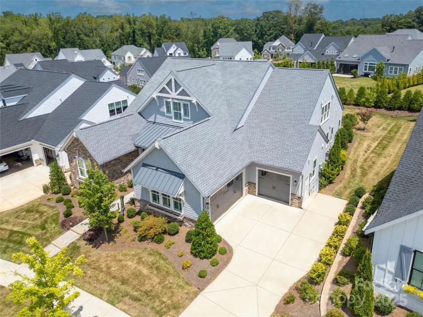 13213 Oak Farm Lane, Huntersville, NC 28078.  MLS# CAR4284047, YatesRealty ID 30312. Side Entry Garage